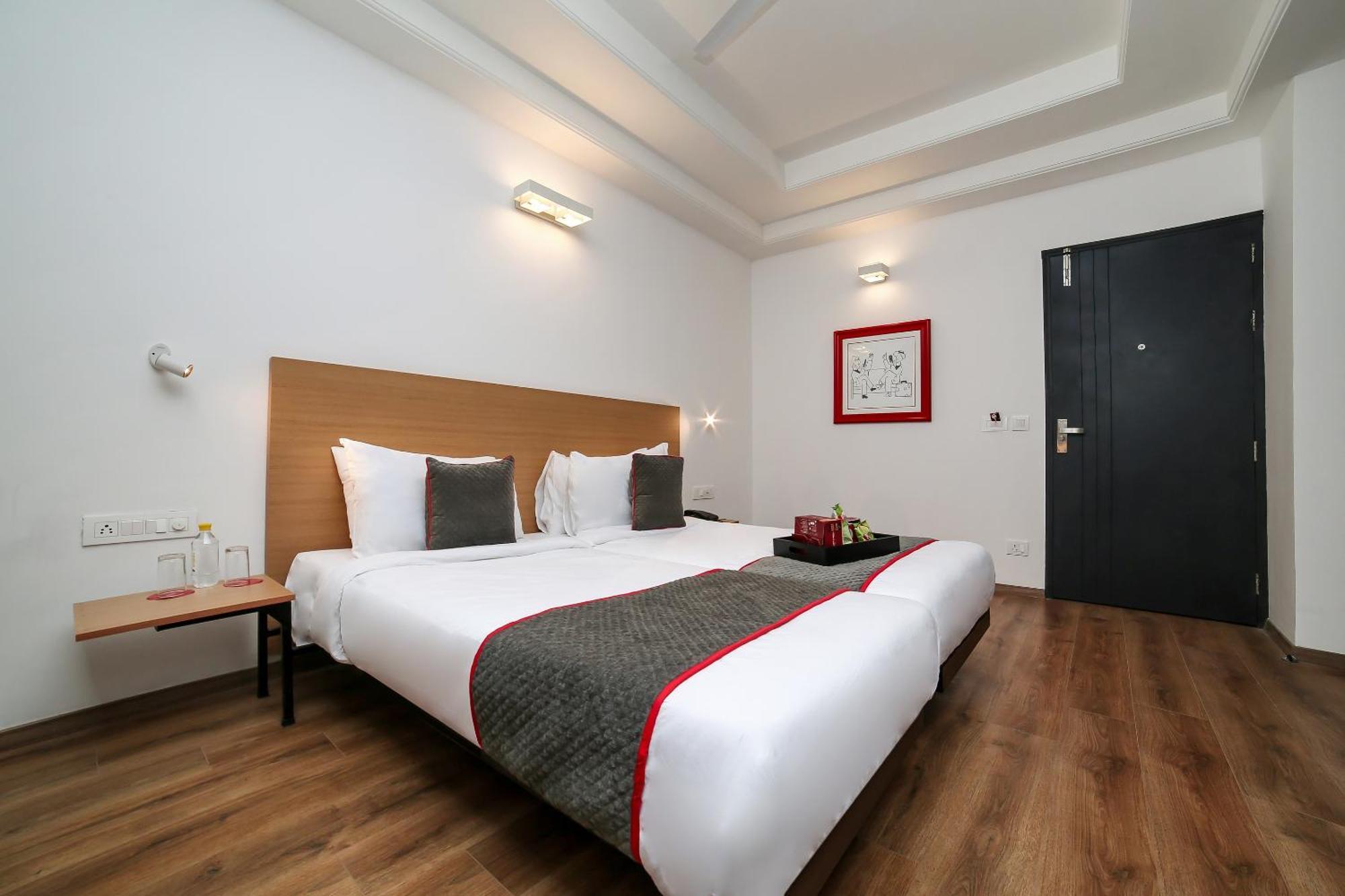 Collection O Townhouse 069 Hotel Gurgaon Bagian luar foto