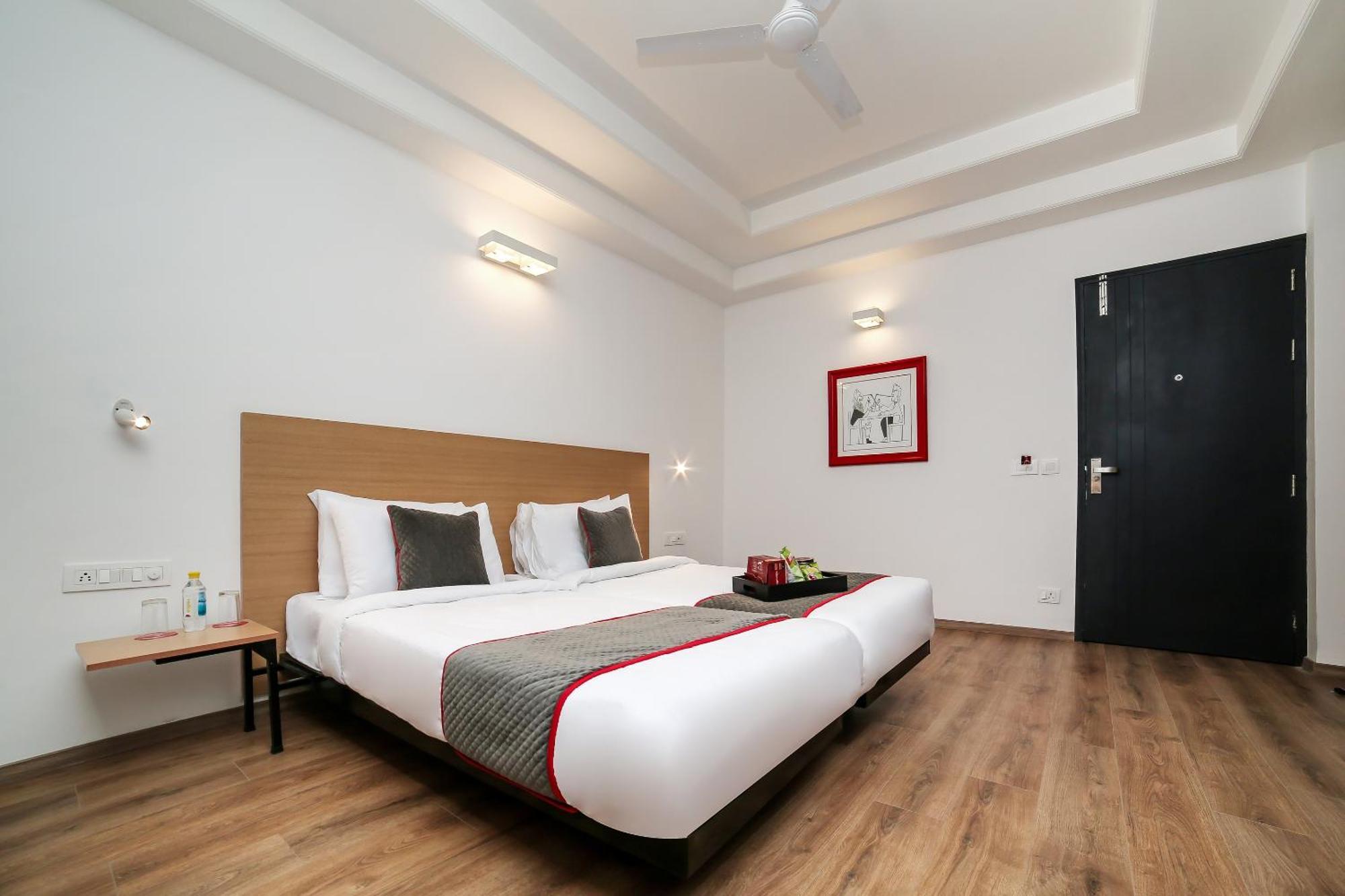 Collection O Townhouse 069 Hotel Gurgaon Bagian luar foto