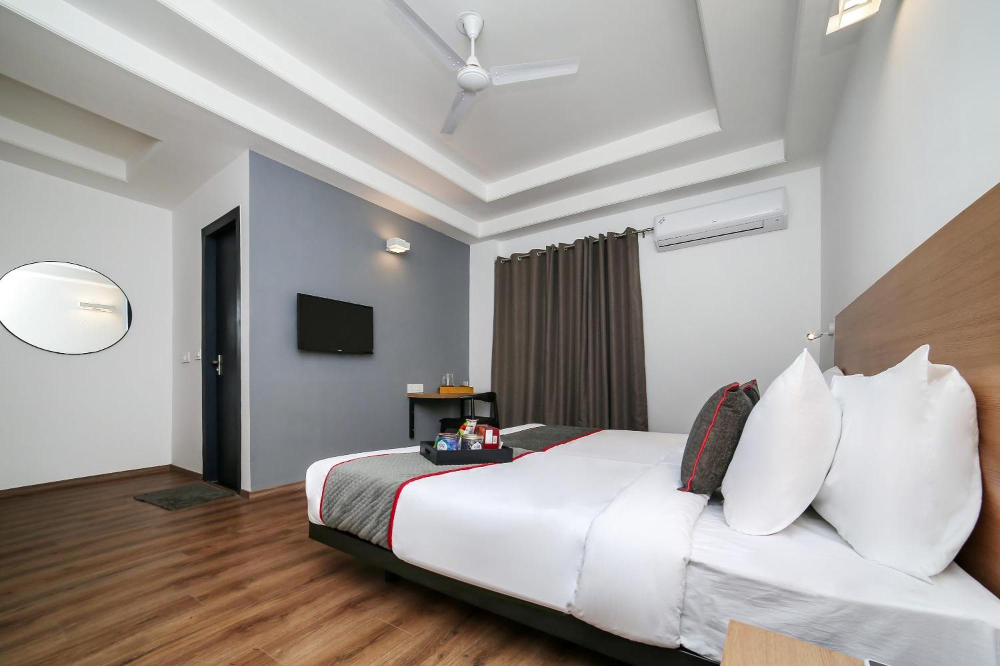 Collection O Townhouse 069 Hotel Gurgaon Bagian luar foto