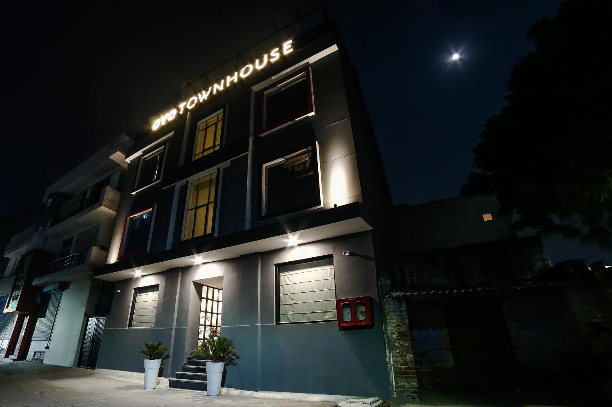 Collection O Townhouse 069 Hotel Gurgaon Bagian luar foto