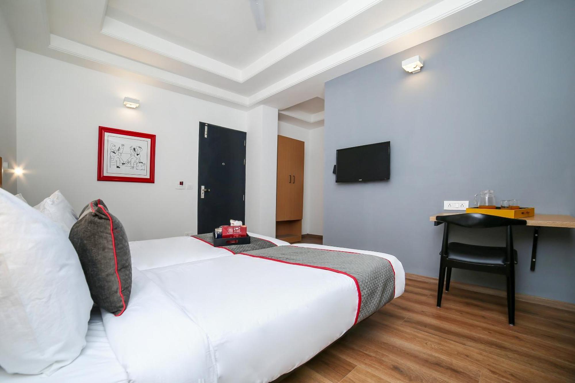 Collection O Townhouse 069 Hotel Gurgaon Bagian luar foto