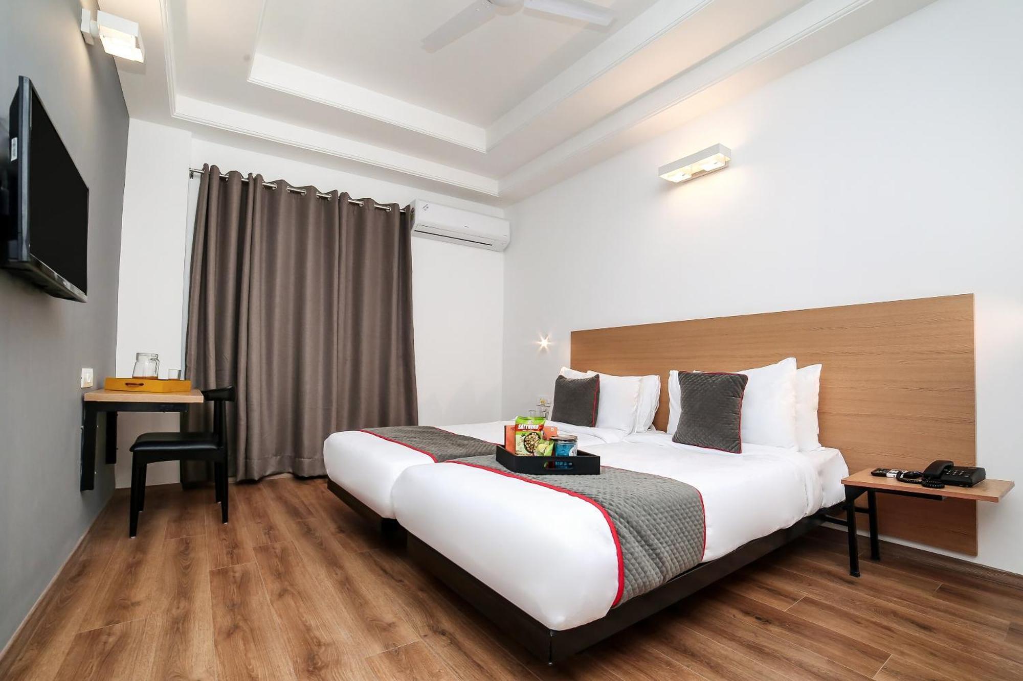 Collection O Townhouse 069 Hotel Gurgaon Bagian luar foto