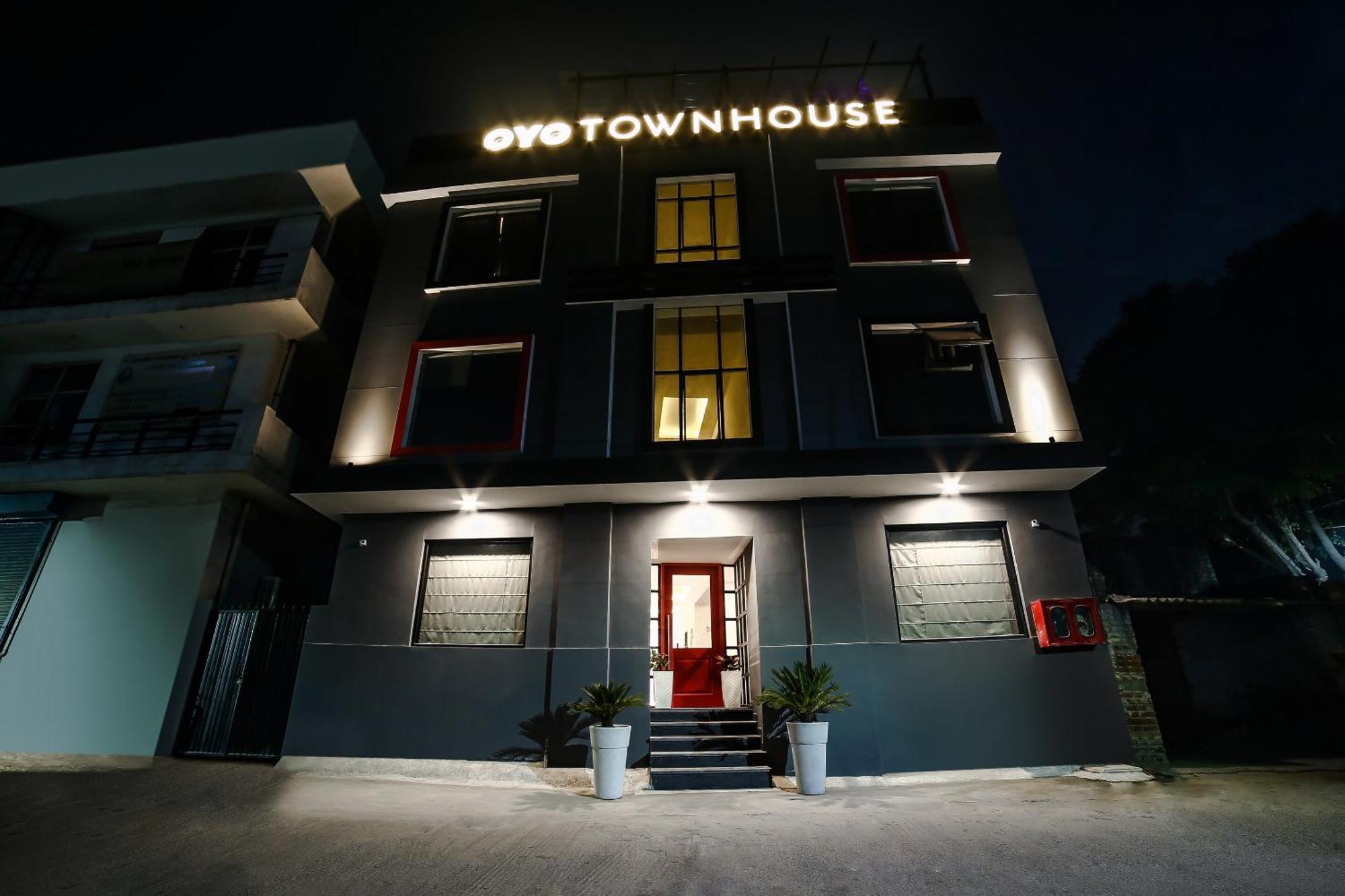 Collection O Townhouse 069 Hotel Gurgaon Bagian luar foto