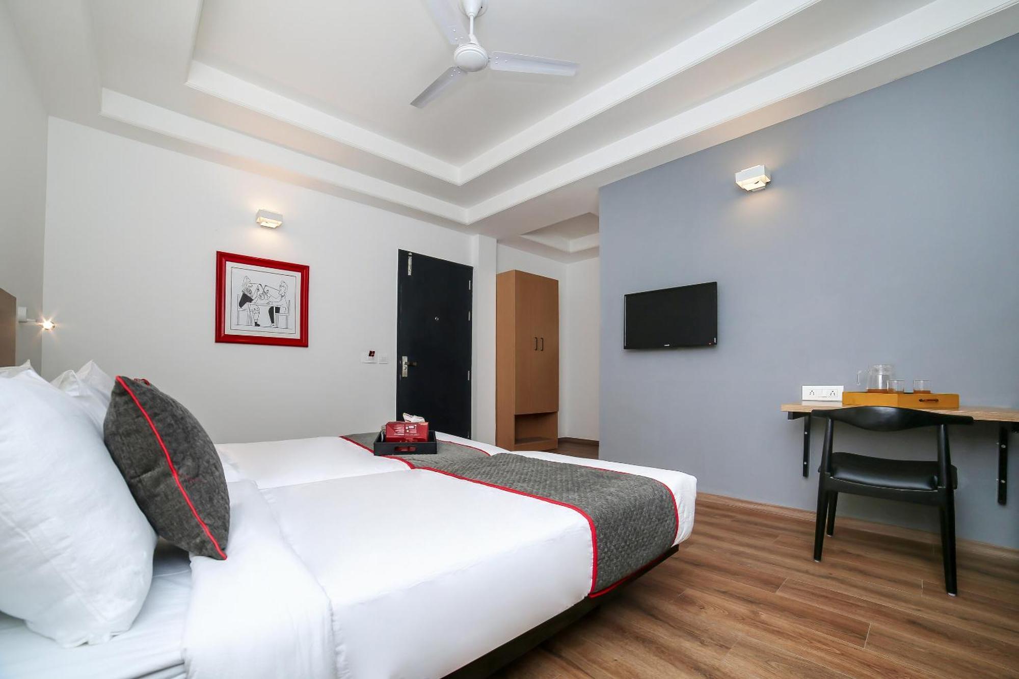 Collection O Townhouse 069 Hotel Gurgaon Bagian luar foto